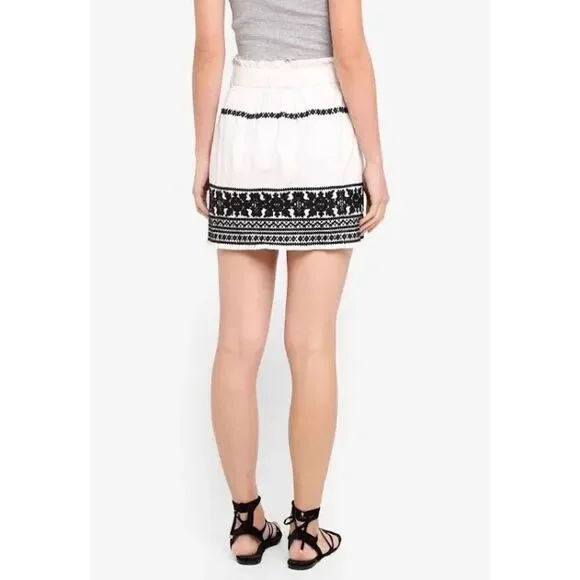 J. Marie White Mini Skirt with Black Embroidery Size S - Picture 3 of 9
